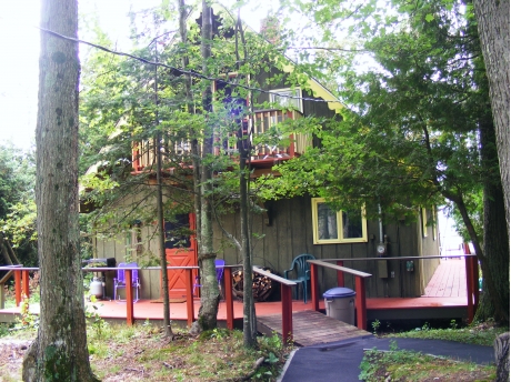 The back of the cottage from the driveway