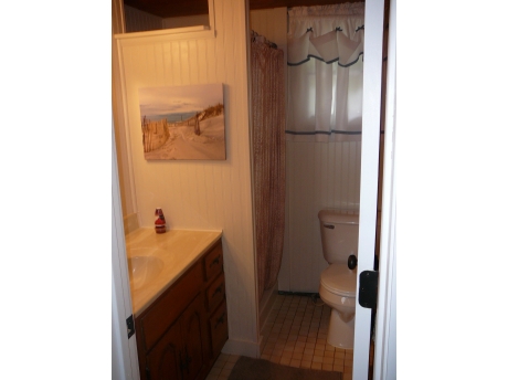 Cottage D: Bathroom