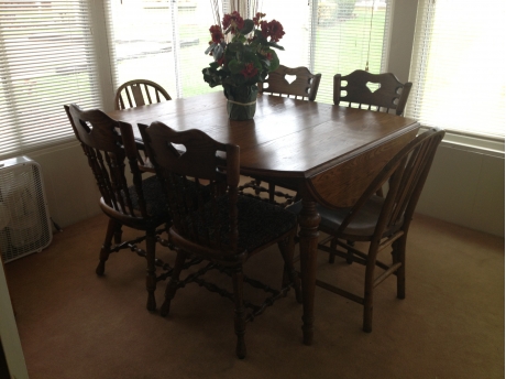 Cottage D: Dining Area