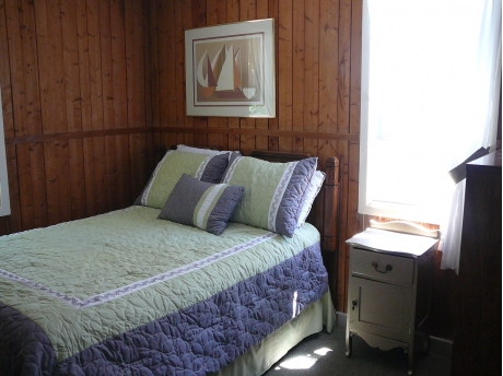 Cottage A: Bedroom 