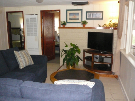 Cottage E: Living room 
