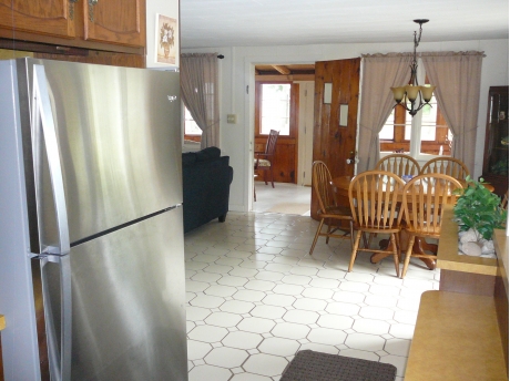 Cottage E: Dining Area