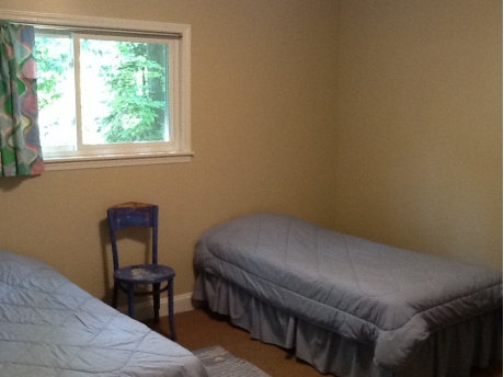 3rd bedroom with 2 twin beds