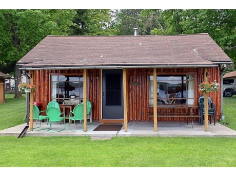 Lakefront cabin with a full view of Intermediate Lake