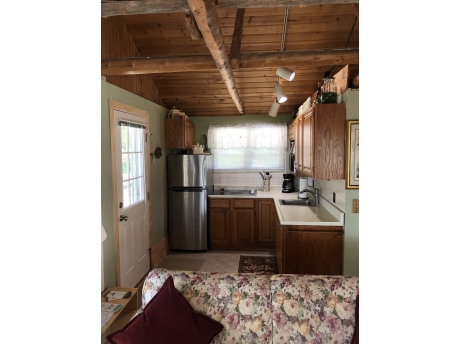 Cottage A: Kitchen