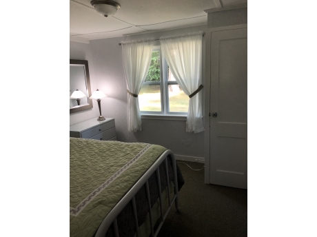 Cottage E: Bedroom 